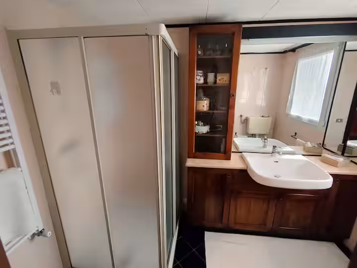 Bagno privato con doccia